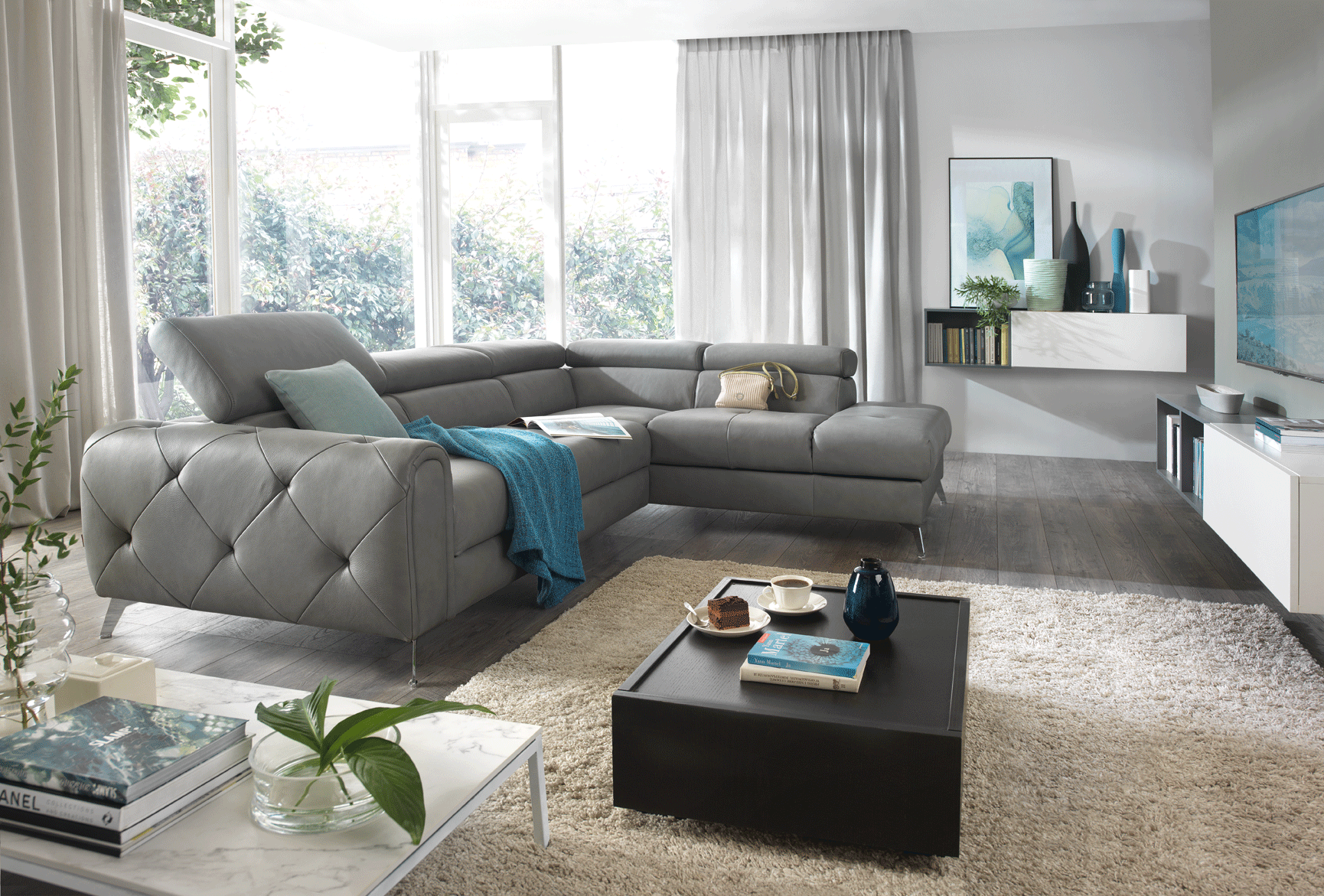 Living Room Furniture Sectionals with Sleepers Camelia Sectional w/Bed and Storage